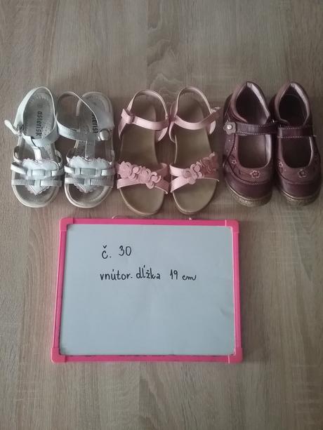 Sandálky, 30