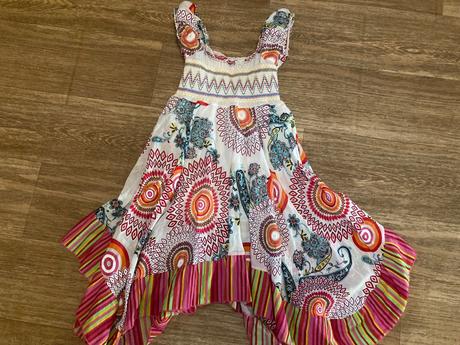 Šaty so širokou sukňou, 104