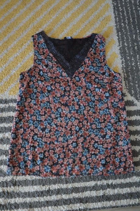 Kvetinkový top s čipkou, c&a,40 / l