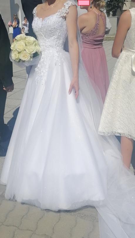 Snehovobiele svadobne saty, 36