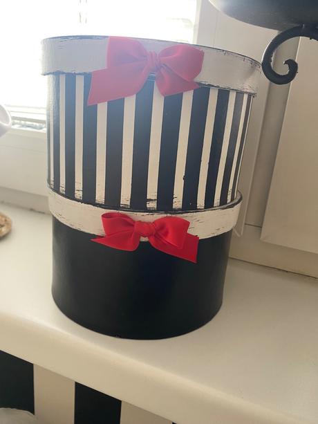 Krabička s mašľou,