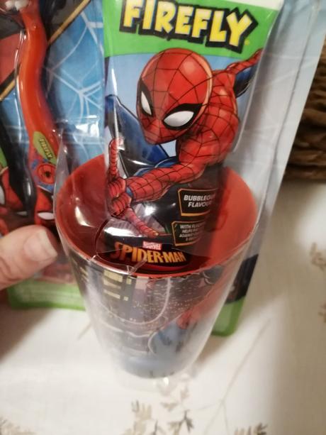 Zubná kefka, pasta, poharik spider man marvel, 