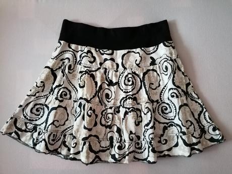Sukňa vzorovaná, 46