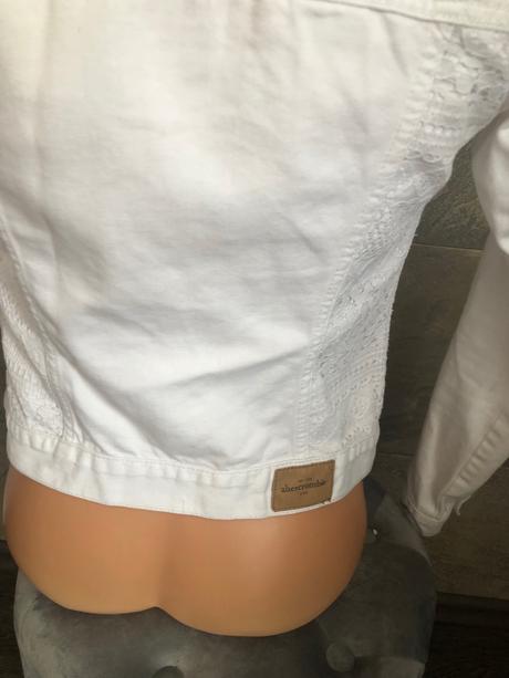 Abercrombie &fitch 16 r. sedí na s, abercrombie&fitch,s