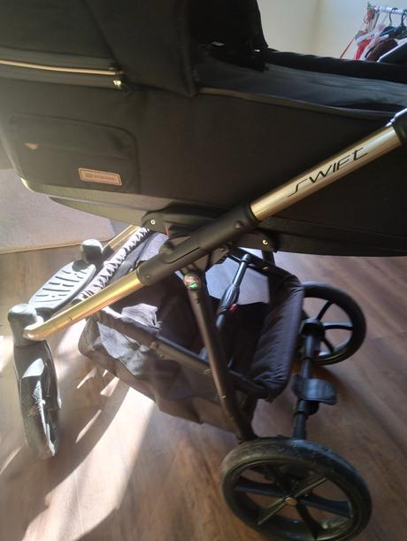 Čierny kočík riko so zlatým rámom, riko,riko swift premium