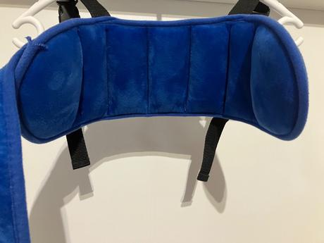 Chranic hlavy do auta + vankusik pod hlavu na pas, 