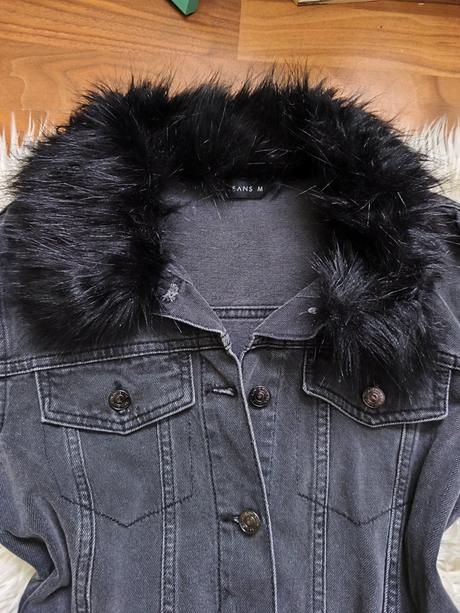 Dámska štýlová čierna riflova bunda s kožušinou, m