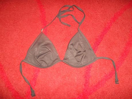 Nenosený plavkový vrch značky skiny, s