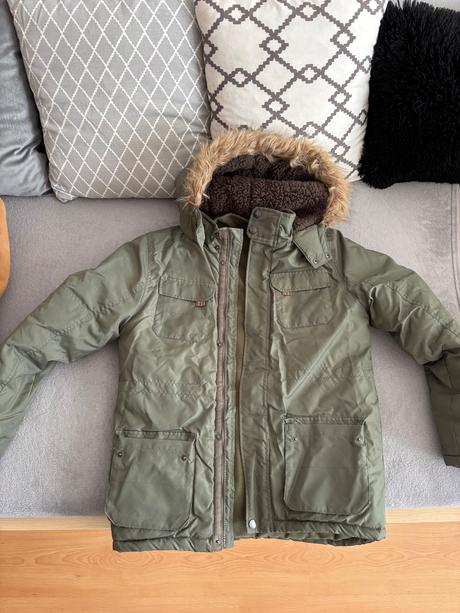 Predám teplu zimnú bundu s kožušinou, f&f,s