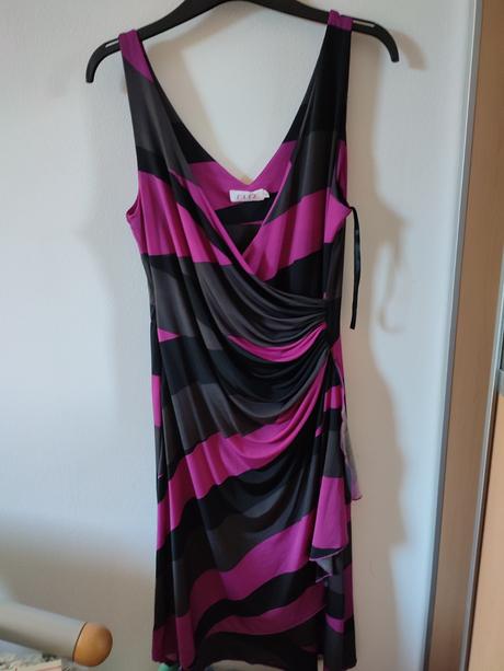 Dámske blúzky , tričká,svetriky rôzne veľkosti.., 