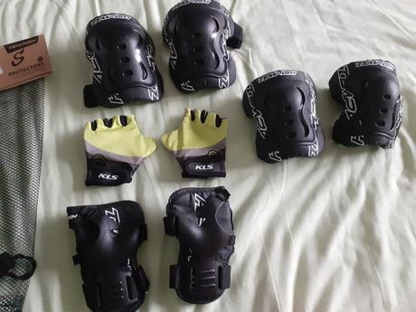 Chrániče - ruky, kolená, lakte, 