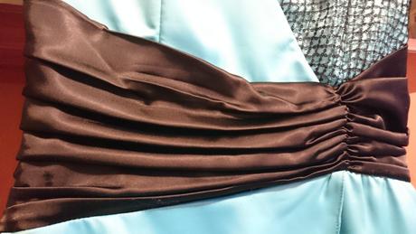 Tyrkysové šaty, 42