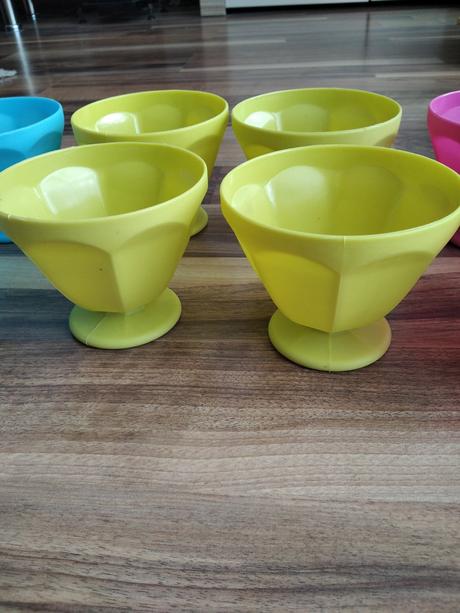 Plastové pohariky na zmrzlinu, 