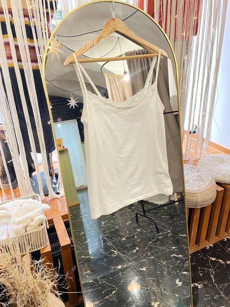 Elastické biele tielko s čipkou pre moletky, 44