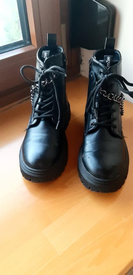 Čižmičky deezee, 33