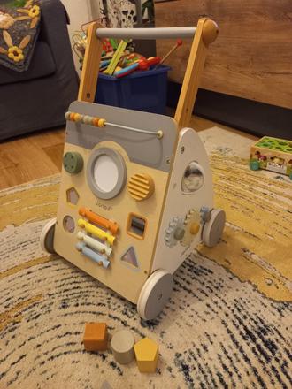 Drevene choditko s aktivitami janod, 