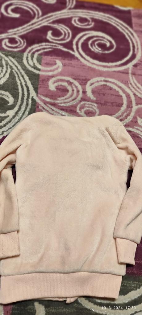 Mikina so sovickou, 128