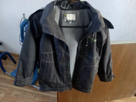 Prechodná vetrovka pre 8. ročného fešáka, 128