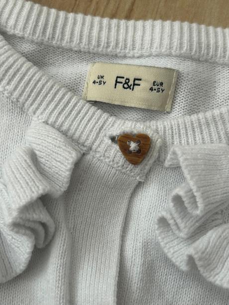 Biely svetrík, f&f,110