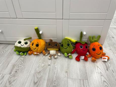 Ovocníčkovia sklene oci,