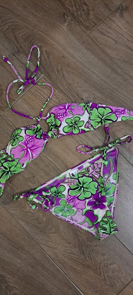 Plavky s nové, skiny,s