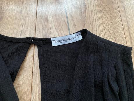 Saty s odhalenym chrbtom rinascimento, s