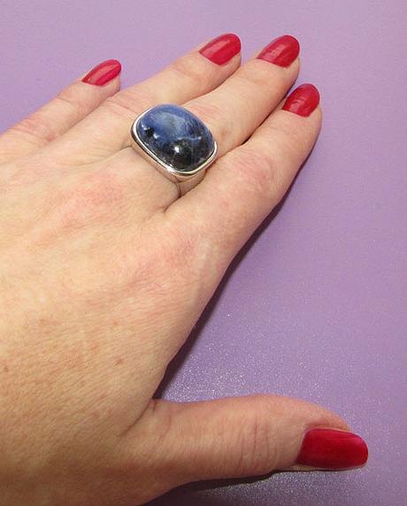 Prsteň s modrým kameňom,
