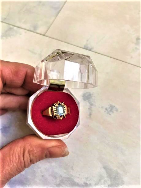 Prsteň s akvamarínom,