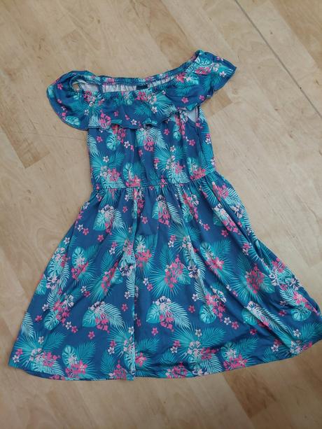 Dievčenské šaty, 134