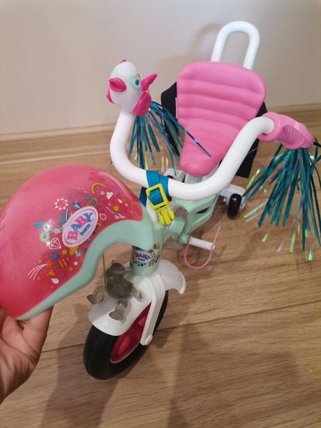Baby born bicykel s prilbou, 