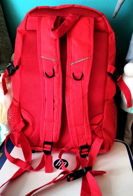 Červený batoh shell, 