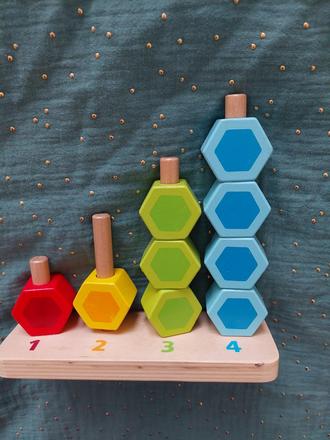 Hape drevená navliekačka, 