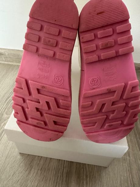 Nelli blu gumáky, nelli blu,26