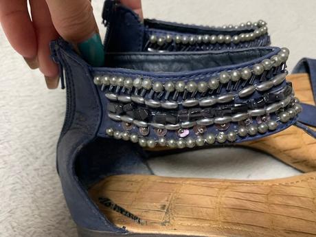 Modré sandálky s korálkami a vzadu na zips, 40