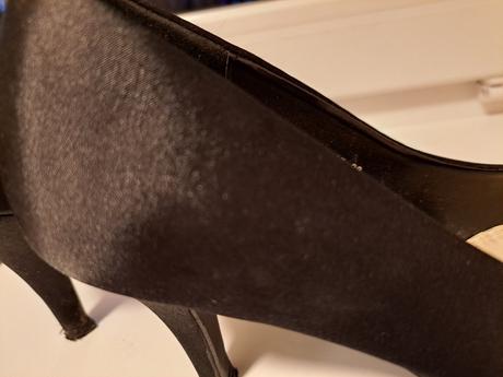 Čierne lodičky, 38