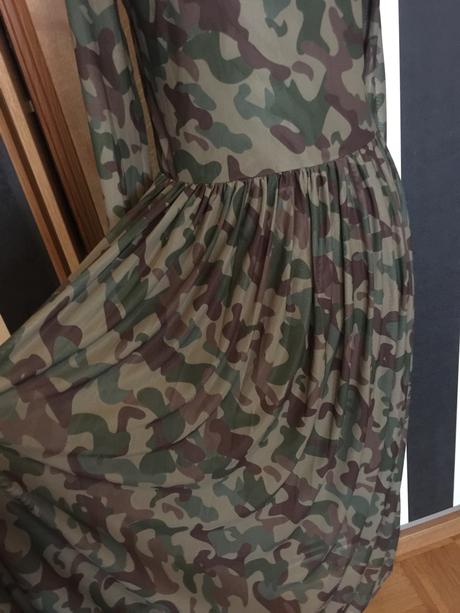 Jemnucke maskacove saty s dlhým rukavom, s