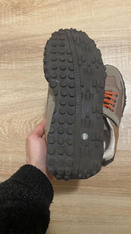 Tenisky, reserved,39