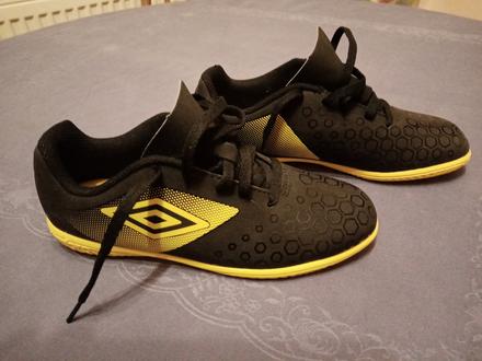 Tenisky halovky, umbro,34