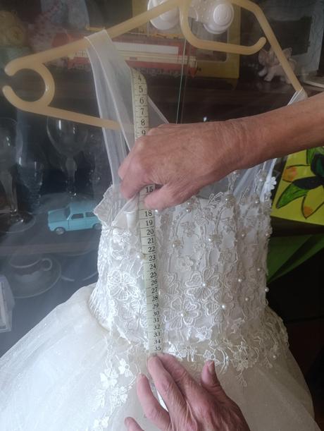 Šaty na prijímanie, 128