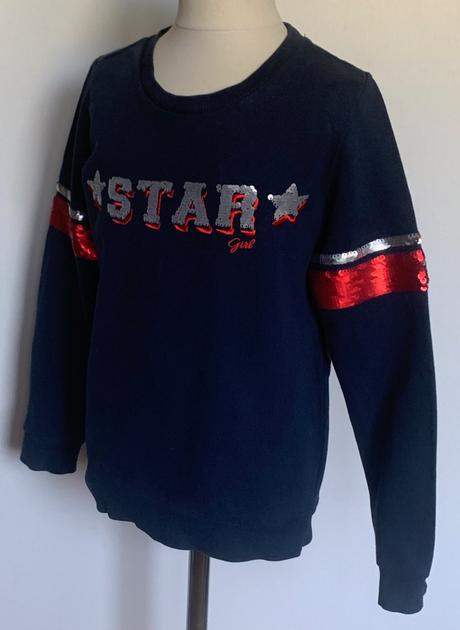 We mikina s nápisom star, 134