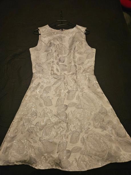 Spoločenské šaty strieborné, s