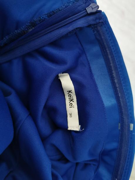 Spoločenské šaty, 38