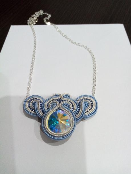 Sutaškový náhrdelník,