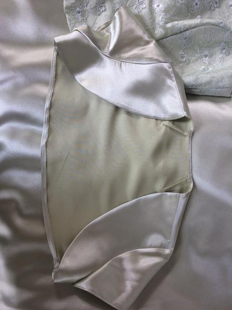 Saténový komplet, 36