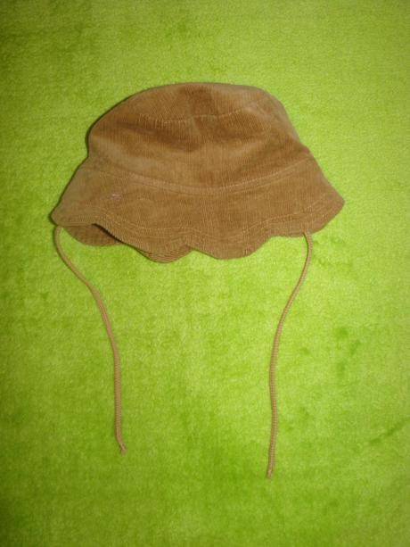 Hnedý klobúčik, 80