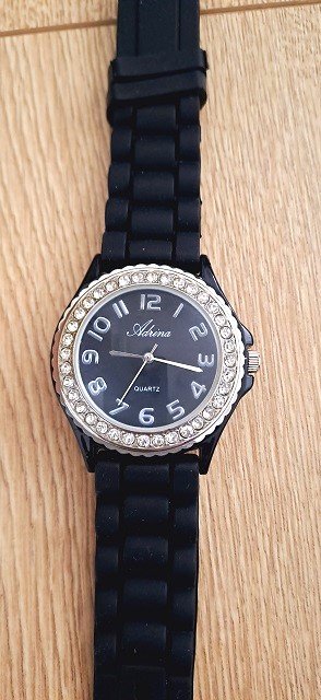 Hodinky s kamienkami adrina, 