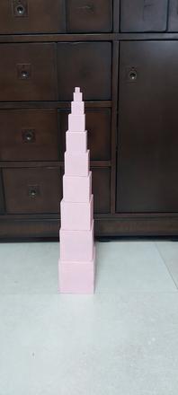 Montessori ružová veža,