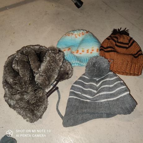 Čiapky a rukavice, 122