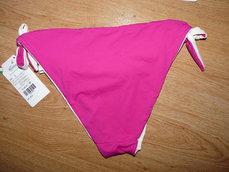 Cyklamenové plavky, l