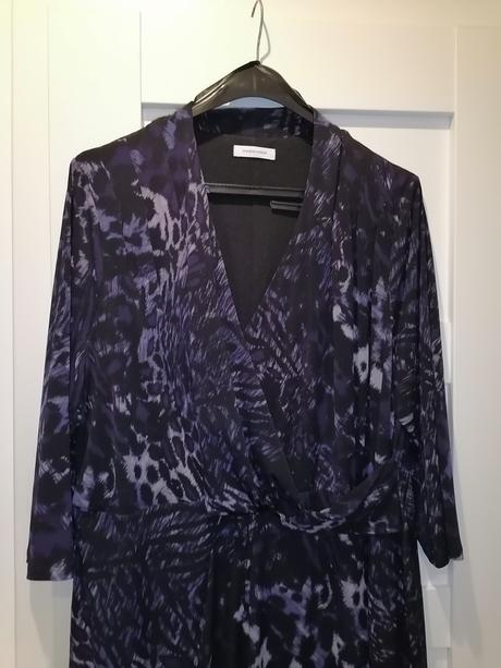 Elegantné dámske šaty, 52